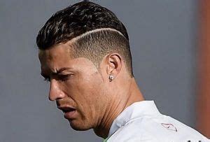 Schwänzli oder pinsel würde seine frisur wohl eher beschreiben. Fußballer Frisuren: Cristiano Ronaldo | Trend Haare ...