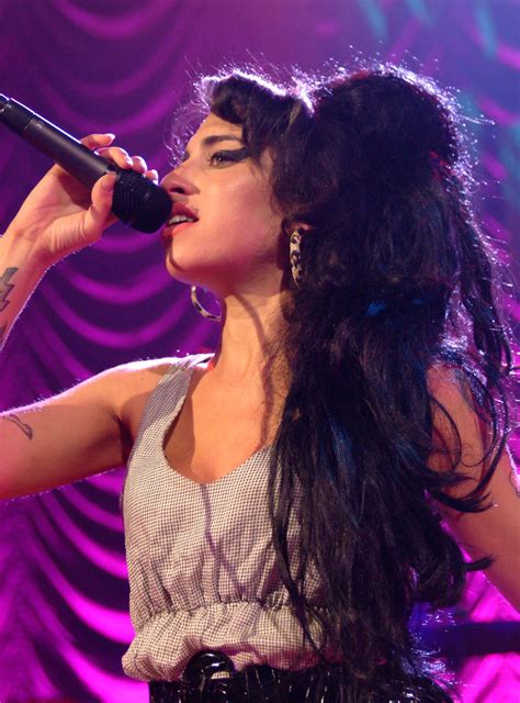 watch the trailer for the intimate new amy winehouse documentary refinery29uk amy winehouse