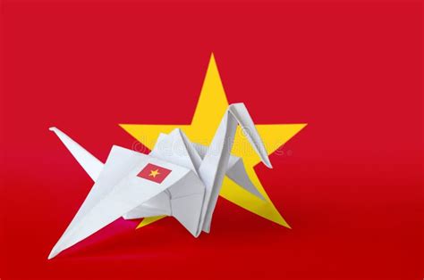 Bandeira Do Vietname Representada Na Asa Do Guindaste De Origami De