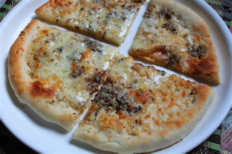 Easy White Garlic Pizza Recipe Italian White Pizza Recipe Yummy Tummy