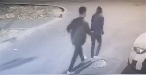 Душил и грабил мужчина нападал на девушек ночью в Алматы ВИДЕО