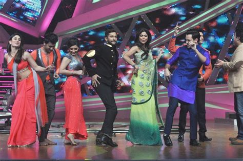 Kareena Kapoor Khan Shilpa Shetty Imran Khan Dancing Promoting Film Gori Tere Pyaar Mein On Nach