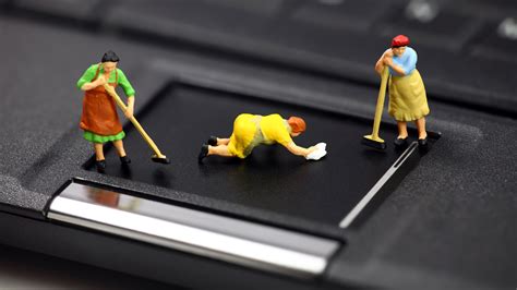 How to clean inside of pc. How To Clean Your Laptop And Smartphone | Gizmodo Australia