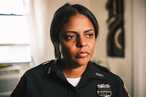 trending global media 勞 rikers island correction officer says she was denied medical aid