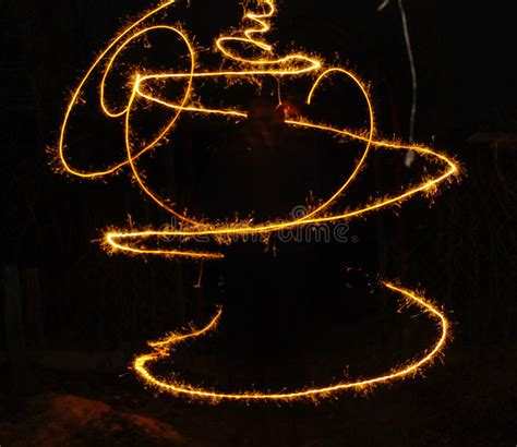Hudozhniki Juggling With Two Flaming Poi S On Fire Prolonged Exposure