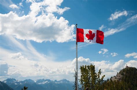 Canada celebrates 56 years of the Maple Leaf flag - RCI | English