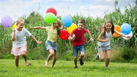 Juegos al aire libre para adultos son una gran manera de divertirse juntos. La importancia del juego al aire libre