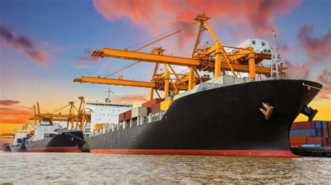 Le commerce maritime mondial continue sur sa lancée | Les ...