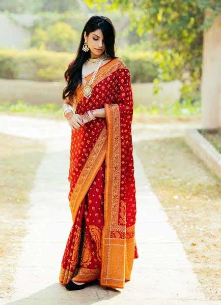 Ia dimakan sebagai sarapan pagi atau sebagai snek atau makanan ringan. Gambar Pakaian Tradisional India - Baju Adat Tradisional