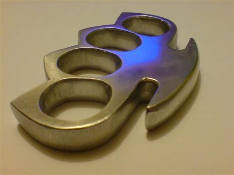 Weaponcollectors Knuckle Duster And Weapon Blog Hand Made Females