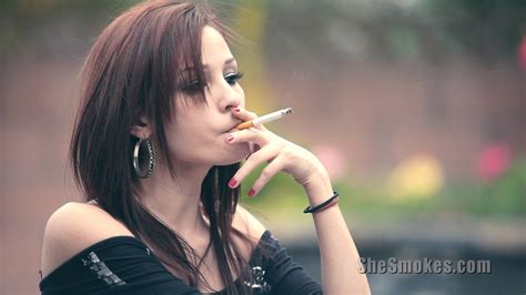 Smoking Girl фото в формате Jpeg фотки для всех в интернете
