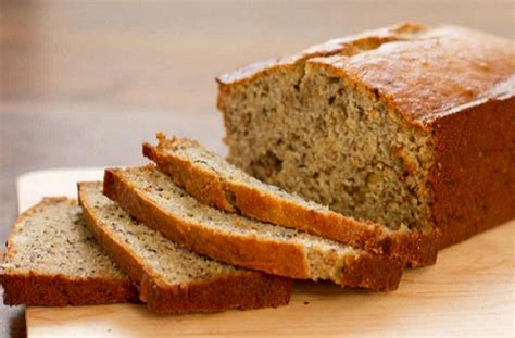 Cara membuat bolu pisang juga mudah dan sederhana, kebanyakan hanya butuh dikukus, cocok bagi anda yang belum memiliki oven di rumah. Cara Membuat Makanan Dari Pisang Yang Mudah Dijamin Lembut