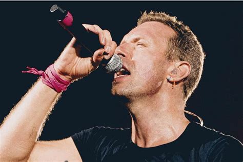 Coldplay Frontman Chris Martin Praises Rihanna As Best Singer Ever Ahead Of Super Bowl
