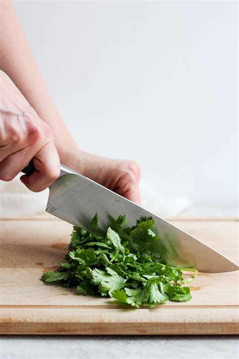 What is the easiest way to chop cilantro? How to Chop Cilantro {Step-by-Step Tutorial} | FeelGoodFoodie