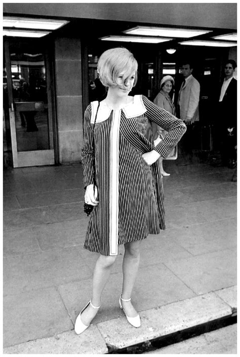 Editors and writers join thea lenarduzzi and lucy dallas to talk through the week's issue. marianne-faithfull-1960s - Viste la Calle