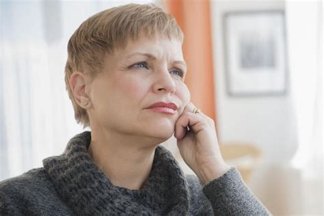 Hadley king tells the readers of women's health that chin hair results from a combination of genetics and hormones. 7 Facts About Women's Chin Hair And What It Says About ...