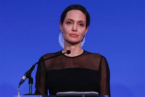 Angelina Jolies Bells Palsy Diagnosis Sparks Questions About Condition Cbs News