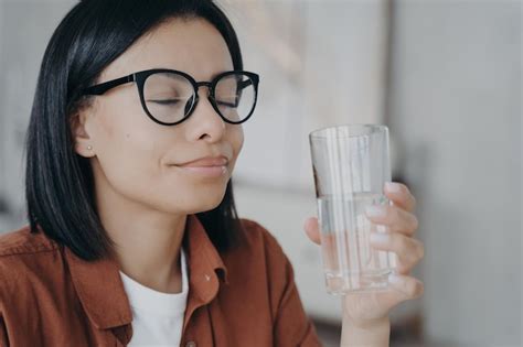 Premium Photo Happy Woman Wearing Glasses Holds Glass Of Pure Water