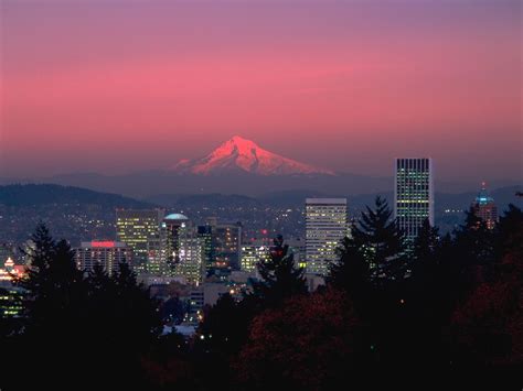 Formally known as mocks crest park, the small stretch of greenspace is most commonly called skidmore bluffs, which considering it is on skidmore and features an enormous bluff, is the most apt name for the location. Sunset Portland Wallpapers | Full HD Pictures