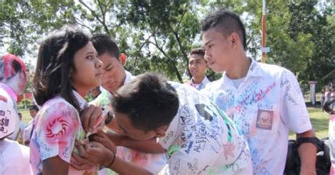 Maybe you would like to learn more about one of these? Pengumuman Kelulusan 2017: Antisipasi Coret Baju ~ Makalah ...