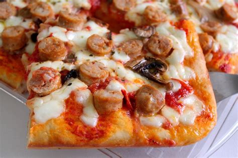 Pizza Con Salsiccia Piccante E Funghi Secchi Fidelity Cucina