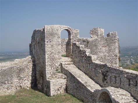 File:Berat Castle, Albania.JPG - Wikimedia Commons