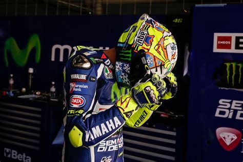 Dengan usianya yang sudah 42 tahun, dia dianggap sudah tidak mampu lagi bersaing melawan para rivalnya. Champion Helmets: AGV Corsa Winter Test 2016 Valentino ...