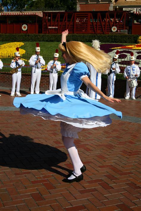 Its Fun To Twirl By Disneylizzideviantart Alice Costume Alice