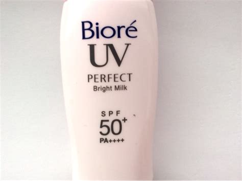 The sunscreen fluid is renewed to feature biore's new smooth water repellent veil that better prevents the skin from feeling sticky when sweating than its previous formula. Biore Uv Perfect Milk Sunscreen Ingredients / Biore Uv Perfect Protect Milk Review Nurul Shaida ...