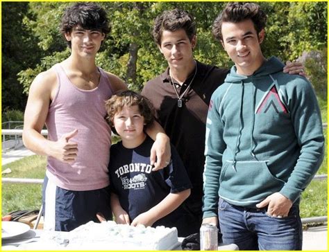The first weeks of their 2009. jonas brothers nick bday 01 | Jonas brothers, Frankie jonas, Jonas