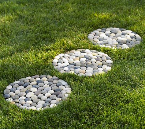 30 Best Decorative Stepping Stones Ideas And Designs 2017