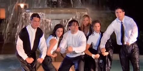 The Friends Opening Sequence Without Music Is Actually Really Creepy