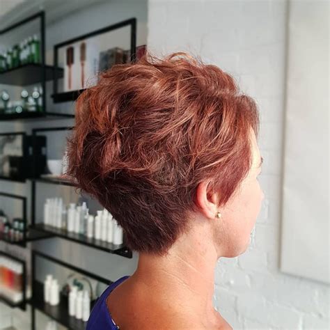 10 Youthful And Stylish Short Hairstyles For Women Over 40