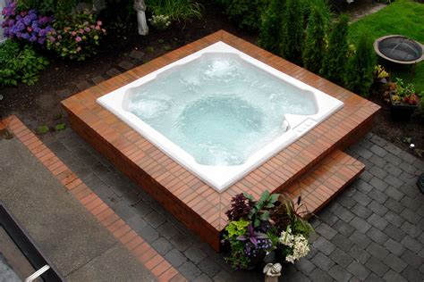 8 person hot tubs [2022] price guide and model review