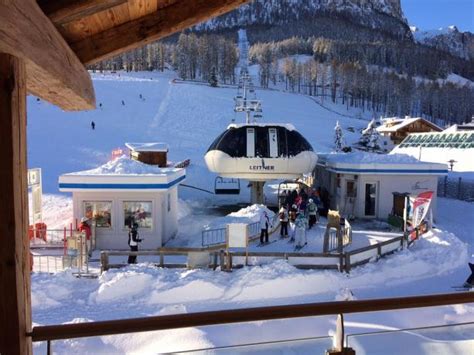 La richiesta di chiudere gli impianti è stata fatta dal presidente della comunità della valle di sole e dagli amministratori della zona, anche se. Casa Vacanza accanto agli impianti sciistici Alta Badia ...