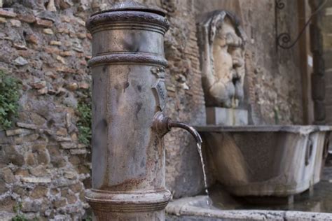 Nasoni Romes Free Drinking Fountains Wanted In Rome