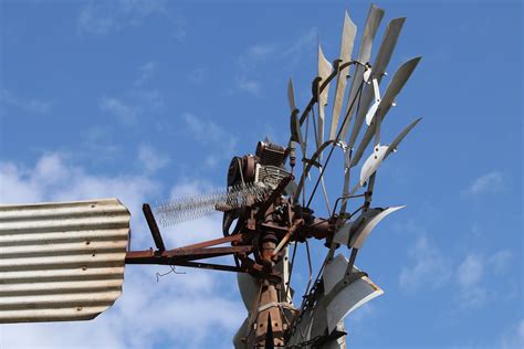 Wind Compressor Converted Windmill At Collingrove Hillclim Flickr