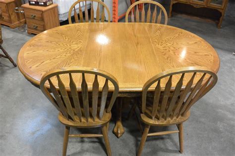 Round Oak Dining Table With Leaf And 4 Chairs