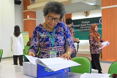 Rumah Sakit Pendidikan Tanggung Jawab Moral Generasi Sekarang Untuk