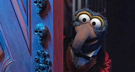 Muppets Haunted Mansion Clip Gives The Muppet Treatment To The