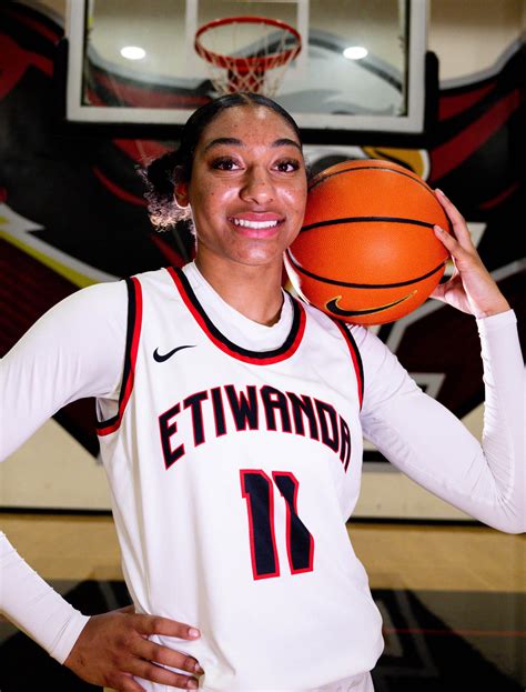 Etiwandas Kennedy Smith Is The Ie Varsity Girls Basketball Player Of