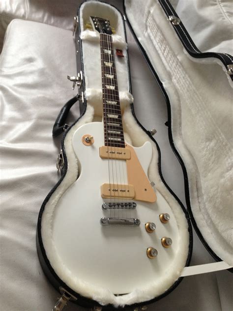 Photo Gibson Les Paul Studio 60s Tribute Worn White Gibson Les