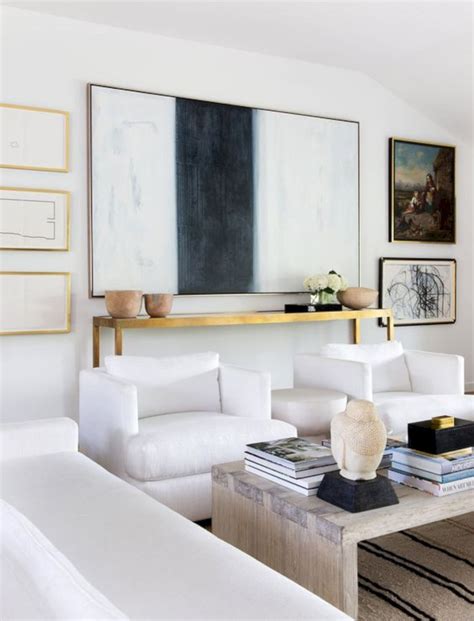 16 Magnificent Living Room Walls Decorating Ideas