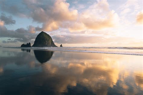 Sunset at Cannon beach, Oregon [OC] (5429x3619) : r/EarthPorn