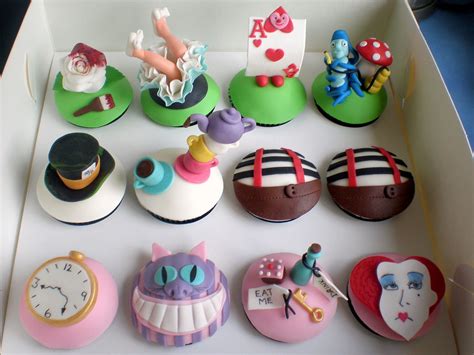 15 diy snowman christmas holiday cupcakes. Sugar Siren Cakes Mackay: Alice in Wonderland Cupcakes