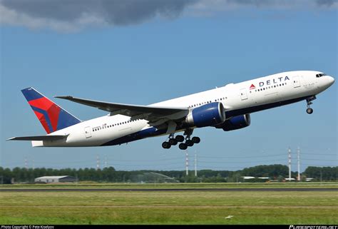 N708dn Delta Air Lines Boeing 777 232lr Photo By Pete Kiselyov Id