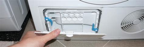 Der siemens iq700 wt46w261 wäschetrockner ist ein trockner der spitzenklasse. BSH Wäschetrockner: Reinigen des Flusensumpfes light ...