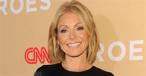 Kelly Ripa Shows Of Killer Abs