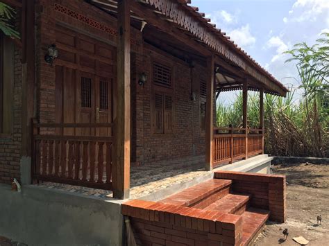 Rumah panggung seperti pada contoh desain rumah jawa dan joglo ini dibangun lebih tinggi dibandingkan lahan sekitarnya. Inspirasi Baru Desain Rumah Cina Kuno