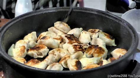 The Momo Dumplings From Tibet Street Food Tasted In London Youtube